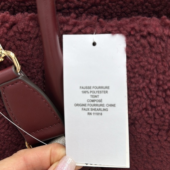 Michael Kors Medium SHEARLING MIRELLA Tote
Shoulder Bag Sherpa 
Oxblood 
NWT - Picture 16 of 16